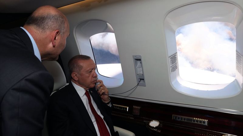 Cumhurbaşkanı Erdoğan, yangının meydana geldiği Marmaris'te