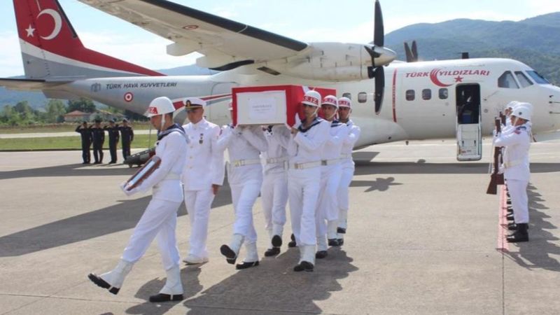 Şehit Fatih Özkaya’nın naaşı Zonguldak Havalimanı’na getirildi