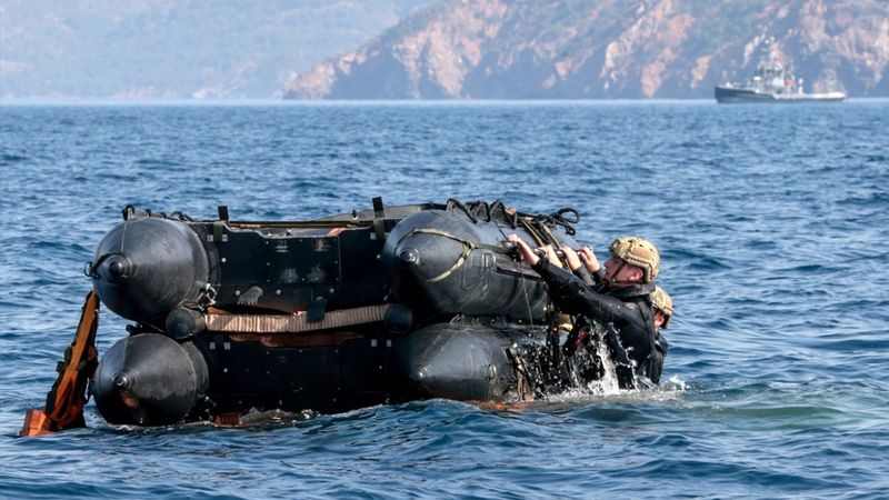 Deniz Kuvvetleri'nin kurtarıcı timi PAK, üstün yetenekleriyle göze çarpıyor