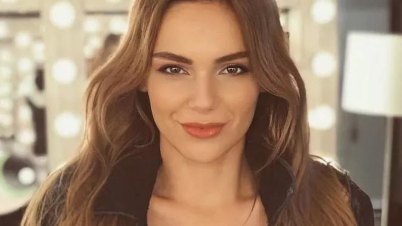 Yağmur Tanrısevsin kalçasına kadar sırt dekoltesi verdi! 'Aman Allah'ım bu ne'