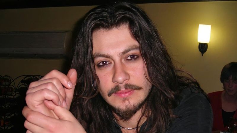 Daha başlamadan gündeme bomba Barış Akarsu filminden ilk afiş geldi! .. İsmail Ege Şaşmaz'ın benzerliği...