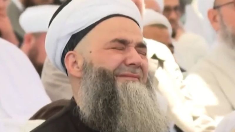 Cübbeli Ahmet, Mahmut Ustaosmanoğlu'nun cenaze töreninde gözyaşlarını tutamadı