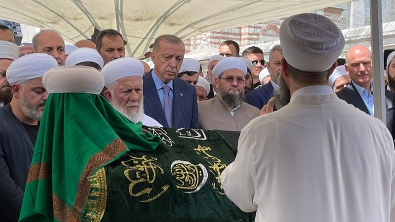 Cumhurbaşkanı Erdoğan, Mahmut Ustaosmanoğlu'nun cenazesine katıldı