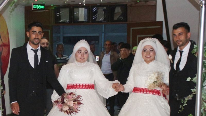 Artvin'deki ikiz gelinler, kuzenlerle evlendi