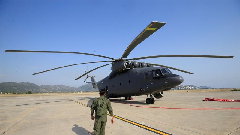 Marmaris'teki yangına Mi26'nın müdahale anları