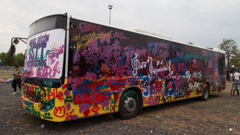 İBB, Yenikapı'da otobüs boyama etkinliği düzenledi