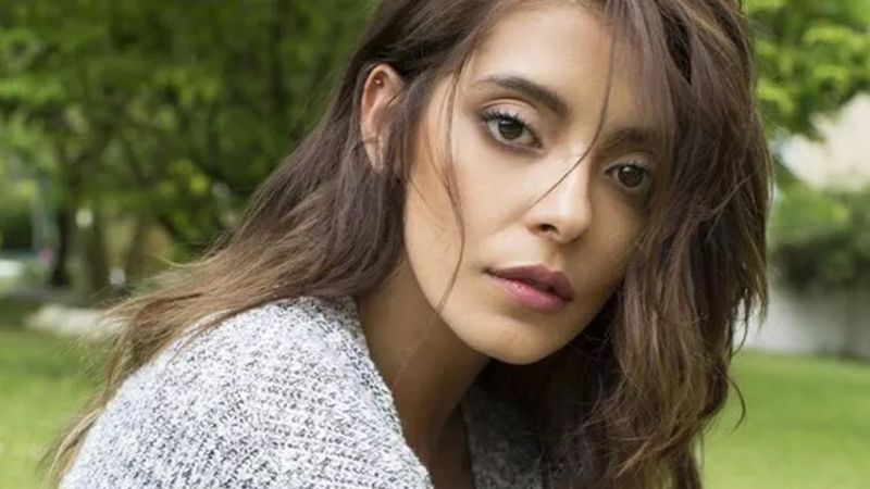 Selin Şekerci'yi bikinili görenlerin aklı tutuldu! 'Kasığındaki dövme gerçek mi'