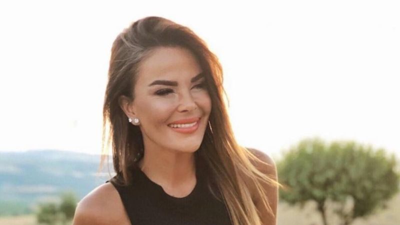 41'lik Özlem Yıldız 20'liklere taş çıkardı! Bronz teni ve beyaz mayosuyla...