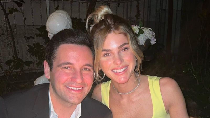 Hacı Sabancı evlendi, kılıçla pasta kesmesi sosyal medyada dalga oldu! 'Pasta yıkılacak sandım'