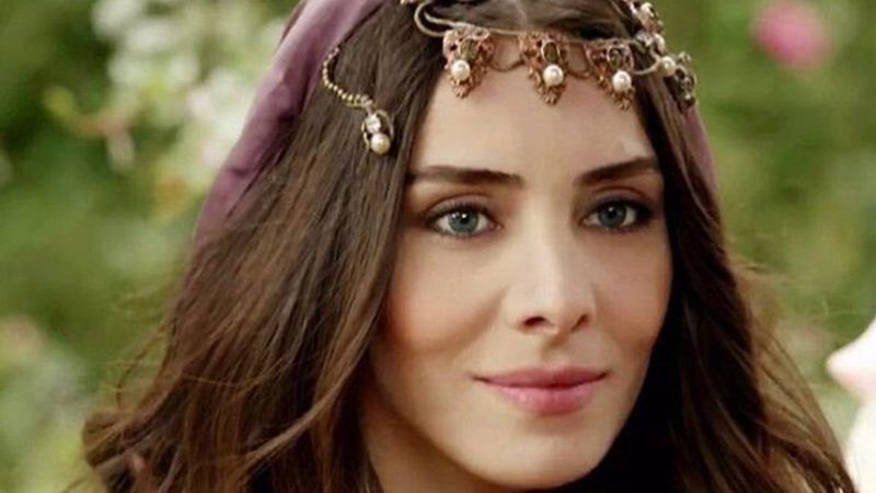 Muhteşem Yüzyıl'ın Mahidevran'ı bikinisiyle ayna karşısında! 'Eyvah alev alev'