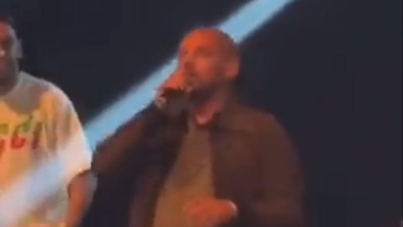 Wesley Sneijder Hollanda'da sahneye çıktı