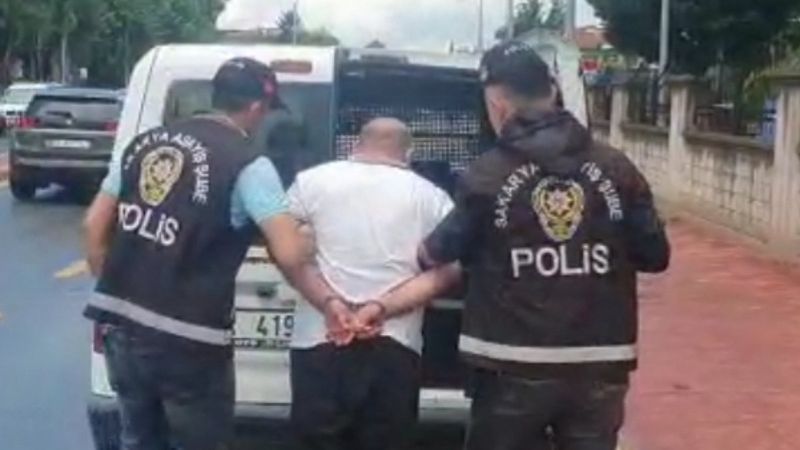 Sakarya'da 500 bin lira dolandıran şahıs, 3 bin 500 aracın incelenmesiyle yakalandı