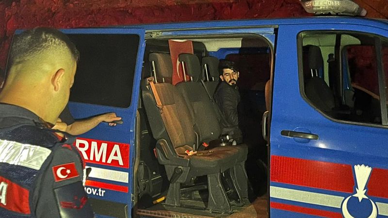 Antalya'da, 3 noktada yangın çıkaran şahıs tutuklandı