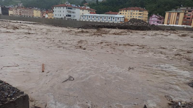 Kastamonu'da Ezine Çayı yeniden taştı
