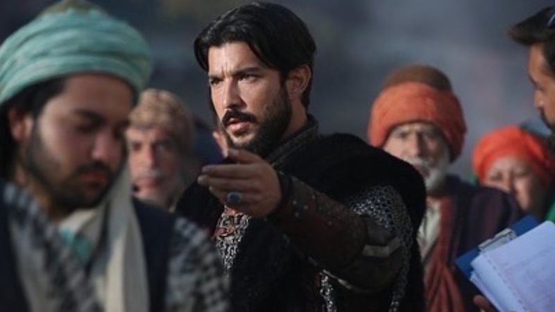 Oyuncu Kaan Yıldırım'la Sıla Türkoğlu'ndan aşk sinyali! Bu bakışlardan aşk çıkar mı?