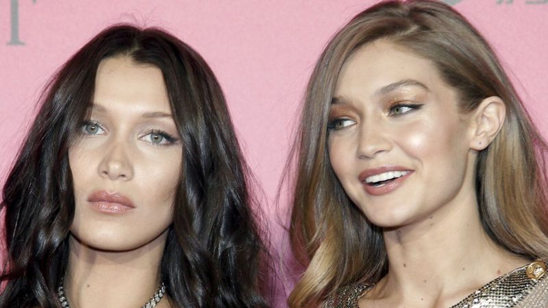 Hadid kardeşlerin defile tarzı olay oldu! Tanınmayacak hale geldiler...