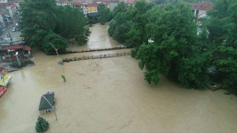 Bartın'da taşkın nedeniyle tarihi Kemerköprü su altında kaldı