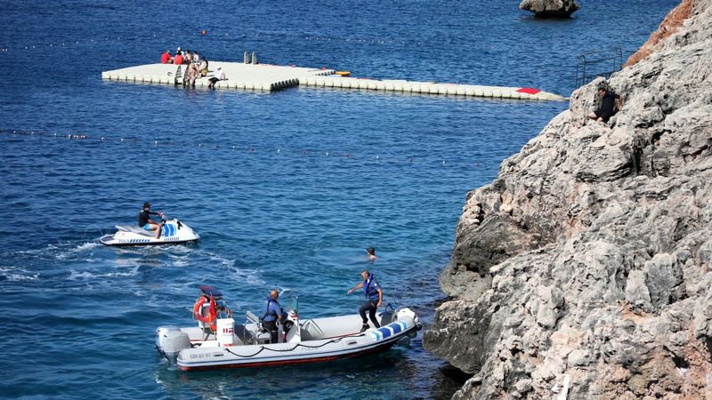 Antalya'da tuvaletini yaparken, falezlerden yuvarlandı