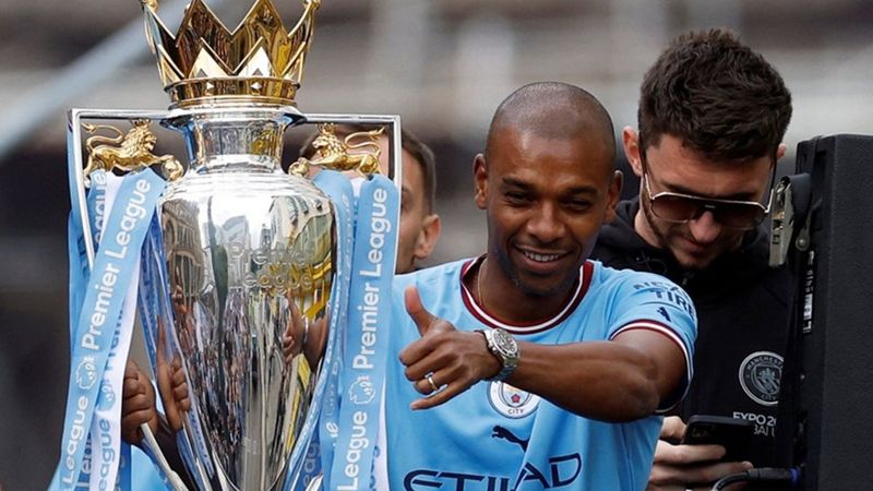 City'den ayrılan Fernandinho Brezilya'ya döndü
