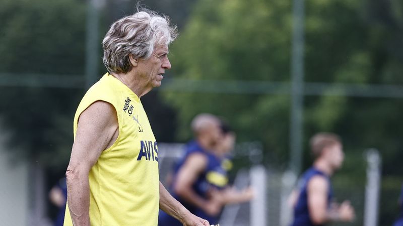 Jorge Jesus'tan yönetime: Sol bek istiyorum