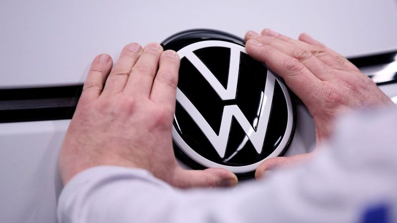 Volkswagen, çalışma ücretlerini ve saatlerini düşürüyor