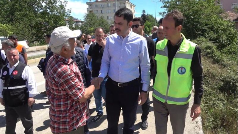 Murat Kurum, Kastamonu'da selden etkilenen 3 ilçede incelemelerde bulundu