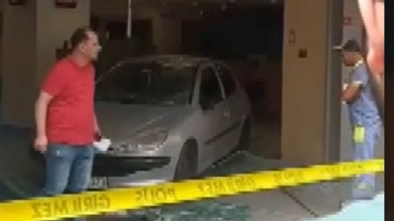 Bahçelievler'de, gazla freni karıştıran sürücü, bankaya daldı