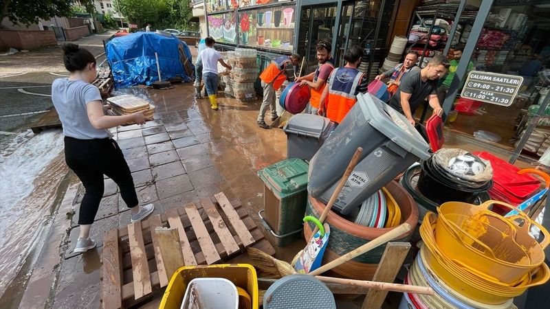 Bartın'da sel sonrası temizlik çalışmaları başladı