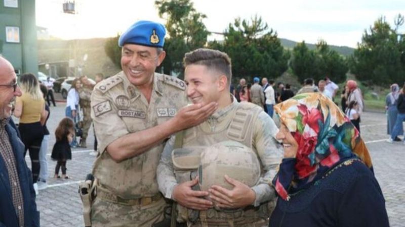 Suriye'deki görevini tamamlayan komandolar ailelerine kavuştu