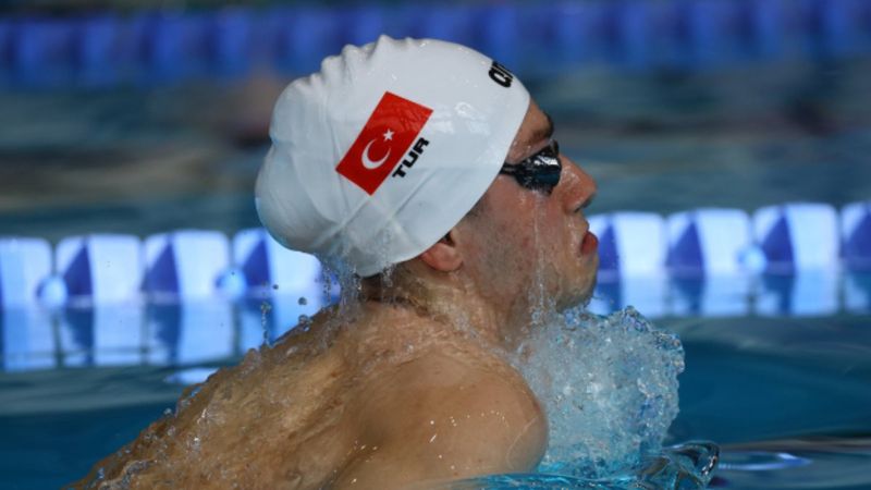 Akdeniz Oyunları’nda milli yüzücü Berkay Ömer Öğretir, altın madalya kazandı