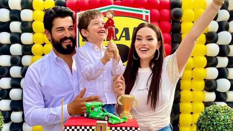 Fahriye Evcen ve Burak Özçivit'in son pozu sosyal medyayı yıktı! O detay olay yarattı