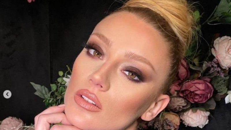 Gizem Karaca bikinisiyle firikik vermeye doyamadı! Önlem olarak köpeğini kullanınca....