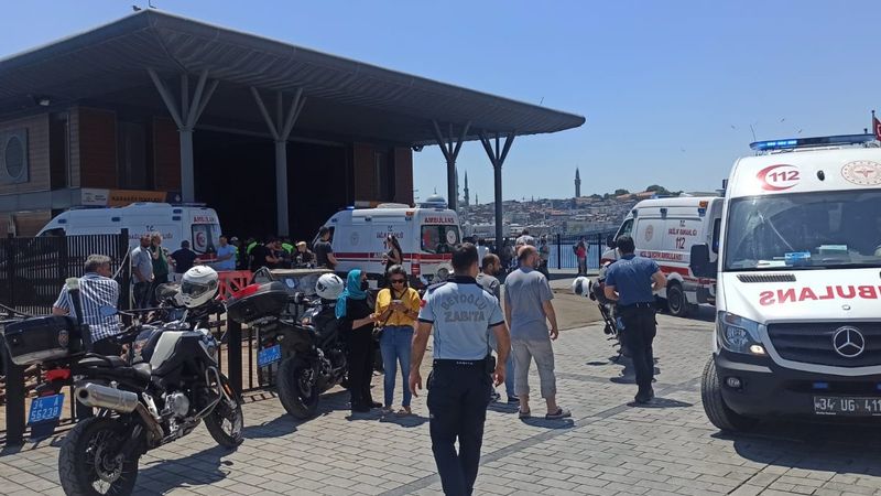 İstanbul'da vapur iskeleye çarptı: 7 yaralı