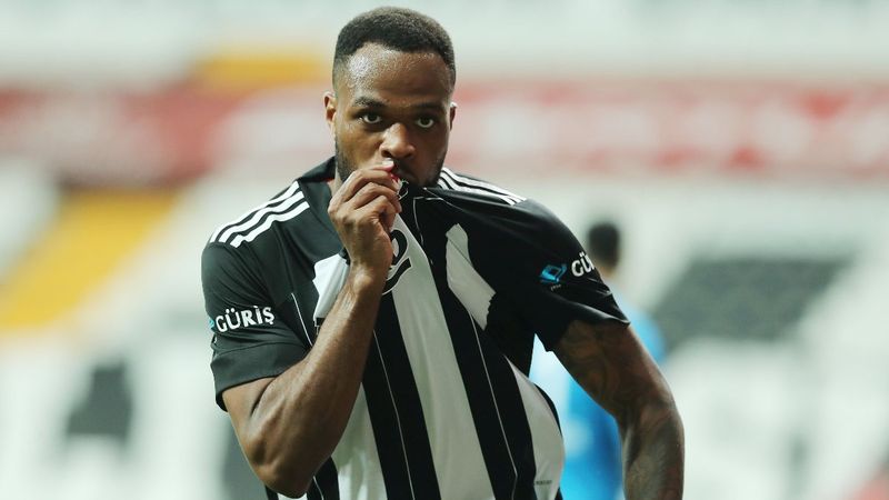 Cyle Larin, Beşiktaş'a veda etti