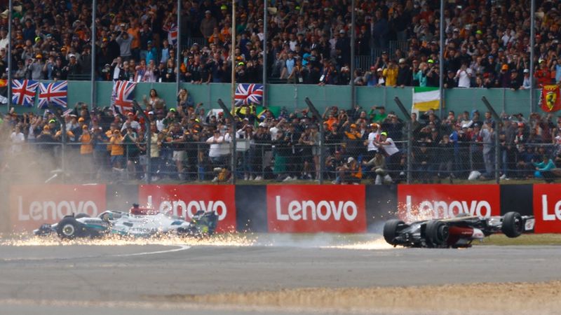 Formula 1'de Zhou takla attı