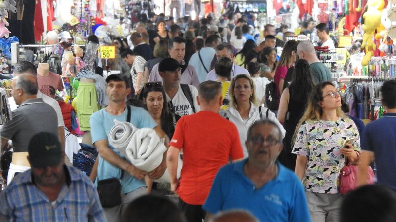 Edirne'de gurbetçiler, alışverişleriyle esnafın yüzünü güldürüyor