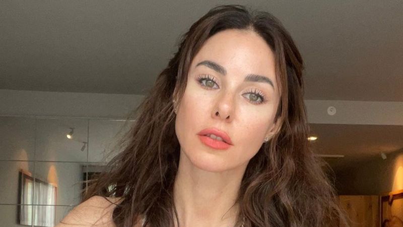 Fotoğrafını inceltti! Defne Samyeli 50. yaş gününde herkesi harcadı...