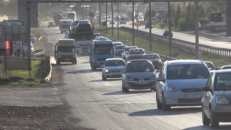 Tatil yolculuğu başladı: 43 ilin geçiş noktasında trafik yoğunluğu