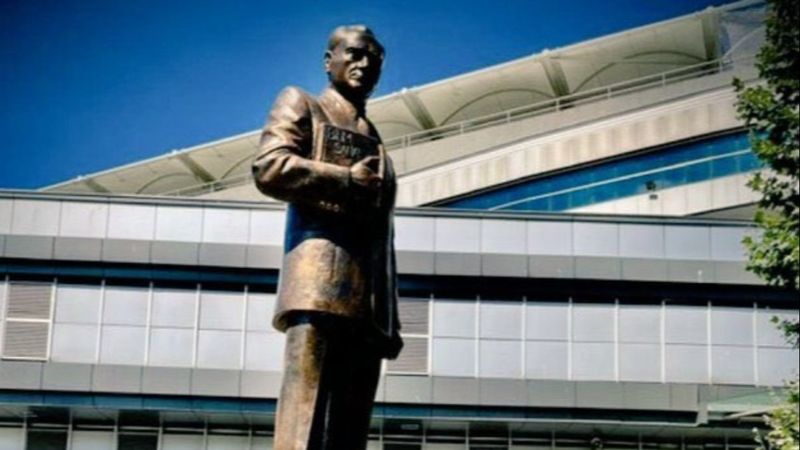 Fenerbahçe'den Atatürk heykeli