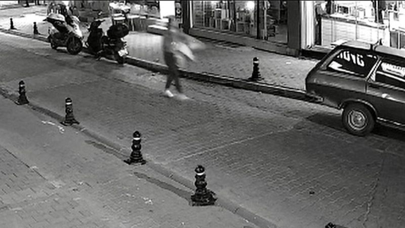 Muğla'da ayrıldığı erkek arkadaşının otomobiline zarar verdi