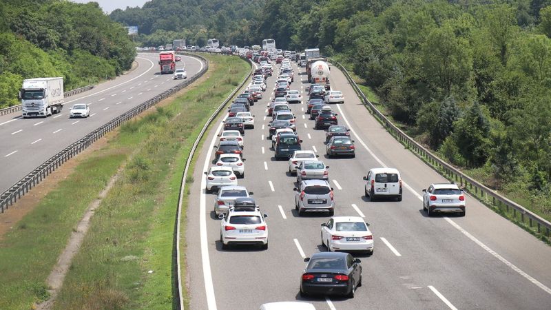Anadolu Otoyolu'nda trafik durma noktasına geldi