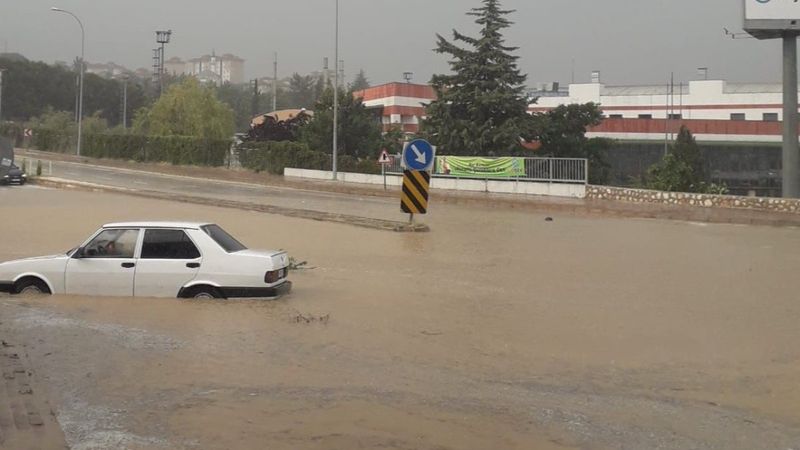 Bilecik'te etkili olan yağış hayatı olumsuz etkiledi
