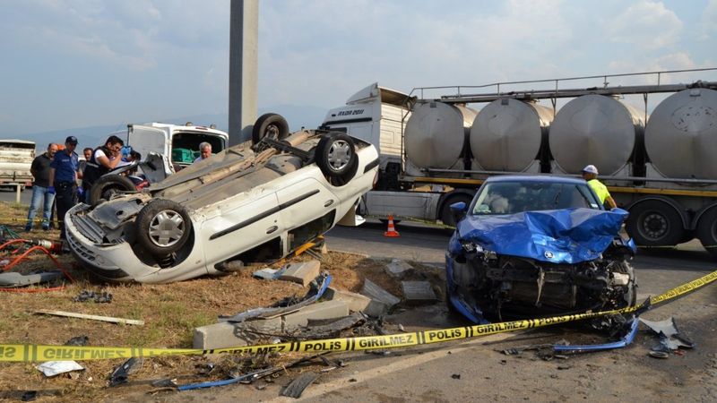 Manisa’da feci kaza: 3 ölü, 2 yaralı