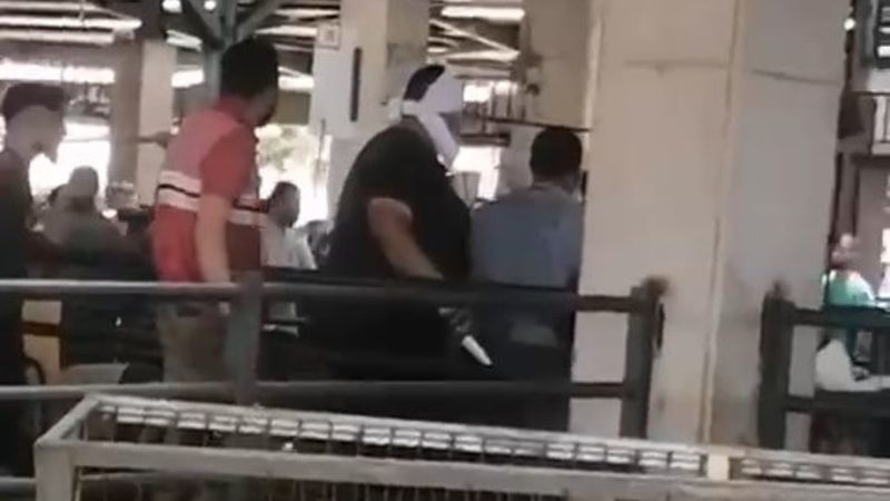 Bursa'da satırlı bıçaklı kavga kamerada