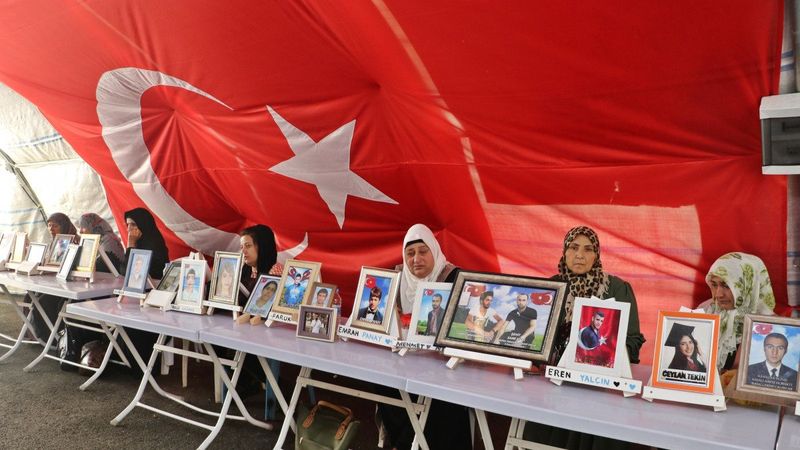 Diyarbakır'da aileler bir bayramı daha evlatsız geçiriyor