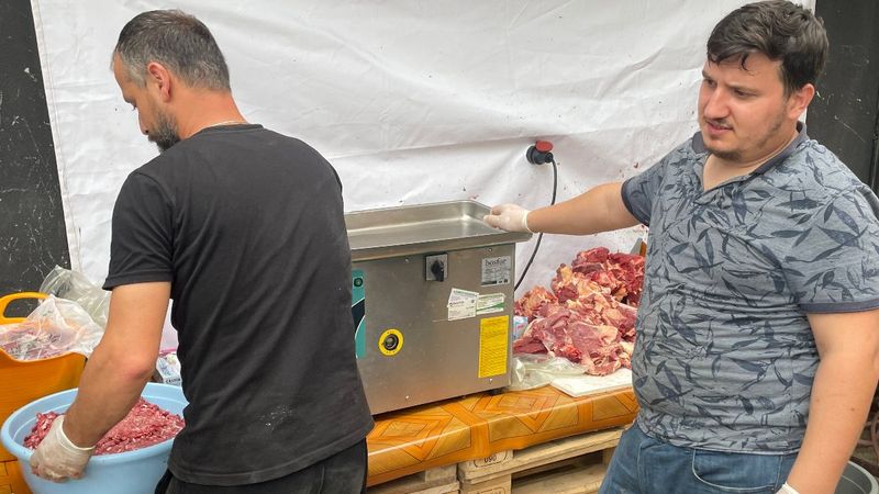 Kasap ve marketlerde kıyma mesaisi