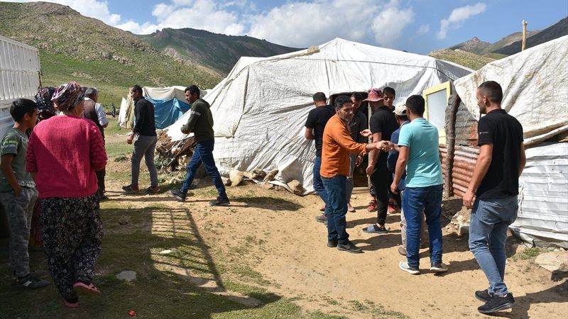 Hakkari'de 2 bin 800 rakımlı yaylada bayramlaştılar