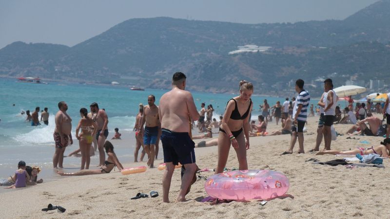 Antalya'da bayramda termometreler 39 dereceyi gösterdi