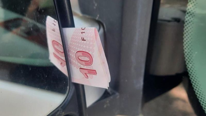 Eskişehir'de çarptığı araca para bırakan sürücü