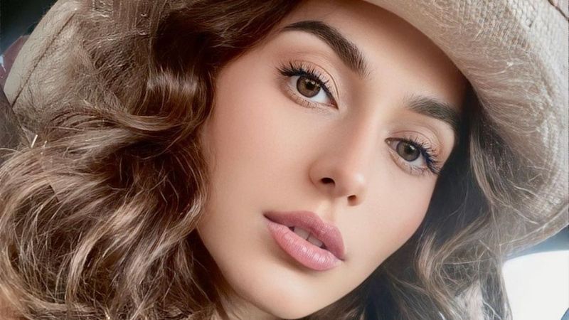 Survivor sunucusu Semih Öztürk'ün eşi Kurretülayn Matur minileriyle nefes kesti! 'Ateş gibisin'